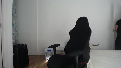 costantine helena24 online show from 12/01/25, 11:15