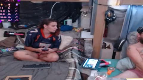 Snapshot of countryfuckers chatting on 07/29/26, 07:06 Alaskawildcouple online show from 07/29/26, 07:06