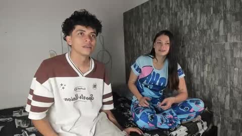 Snapshot of couple_fantasy_x chatting on 05/04/26, 11:06 Val y Sal online show from 05/04/26, 11:06