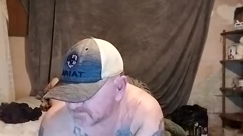 Snapshot of couple_pleaser1 chatting on 02/26/25, 03:53 Ieathairytacos online show from 02/26/25, 03:53