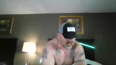 Snapshot of couple_pleaser1 chatting on 10/05/25, 11:02 Ieathairytacos online show from 10/05/25, 11:02