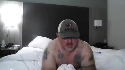 Snapshot of couple_pleaser1 chatting on 10/23/25, 09:13 Ieathairytacos online show from 10/23/25, 09:13