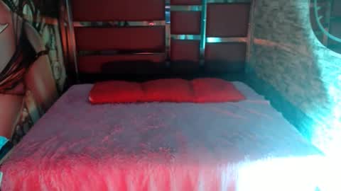 MIA LIZ AND SAM online show from 12/06/24, 08:40