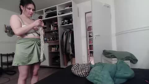 Snapshot of coupleforyou23 chatting on 12/17/24, 02:44 coupleforyou23 online show from 12/17/24, 02:44