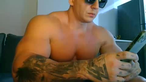 Snapshot of couplemuscle40 chatting on 09/23/25, 11:41 couplemuscle40 online show from 09/23/25, 11:41