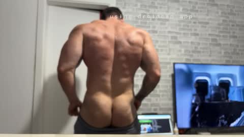 Snapshot of couplemuscle40 chatting on 10/09/25, 02:20 couplemuscle40 online show from 10/09/25, 02:20