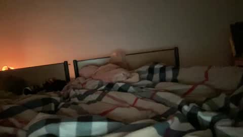 Snapshot of couplenoshame chatting on 03/01/25, 04:15 couplenoshame online show from 03/01/25, 04:15