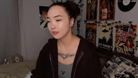 Yuna online show from 11/29/25, 08:23