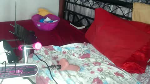 Snapshot of cozy_dion chatting on 05/06/26, 10:37 Erykah online show from 05/06/26, 10:37