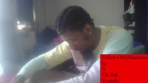 Snapshot of craze320084 chatting on 06/08/26, 06:52 craze320084 online show from 06/08/26, 06:52