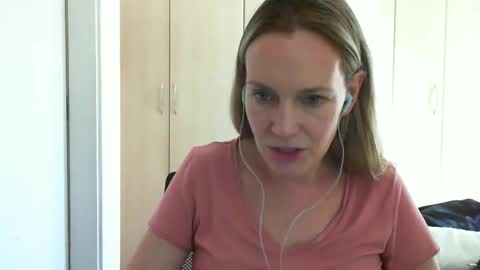 Anny online show from 03/05/25, 01:17