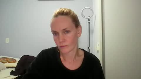 Anny online show from 06/01/26, 12:34