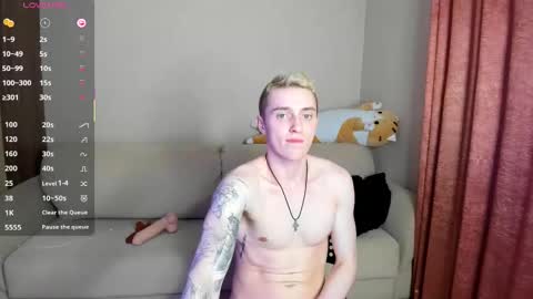 Snapshot of crazybottom99 chatting on 03/12/25, 06:44 Alex online show from 03/12/25, 06:44