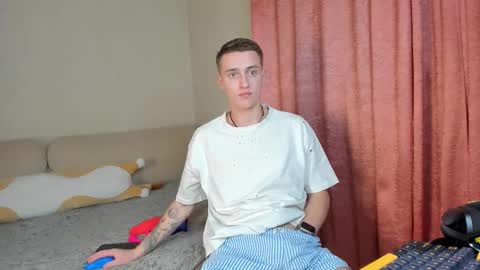 Snapshot of crazybottom99 chatting on 11/02/25, 06:21 Alex online show from 11/02/25, 06:21