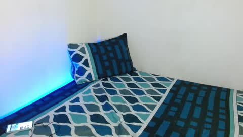 Mely online show from 12/04/24, 02:20