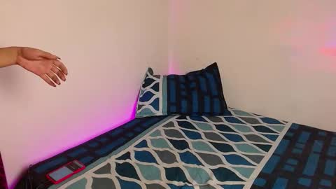 Mely online show from 02/11/26, 05:45