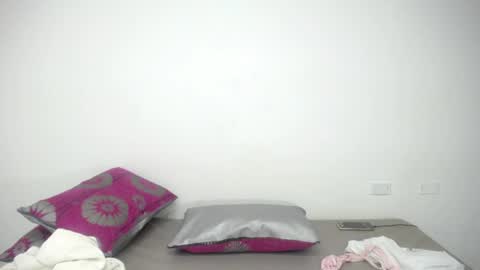 Snapshot of crazyonme chatting on 06/15/26, 08:05 diosalinda online show from 06/15/26, 08:05