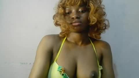 Snapshot of creamy_babyx chatting on 06/18/26, 09:09 Creamy babyx online show from 06/18/26, 09:09