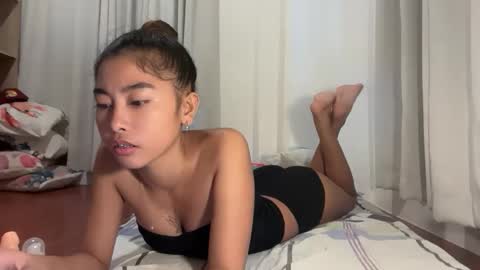 Snapshot of creamy_sexy chatting on 11/11/25, 07:41 mika online show from 11/11/25, 07:41