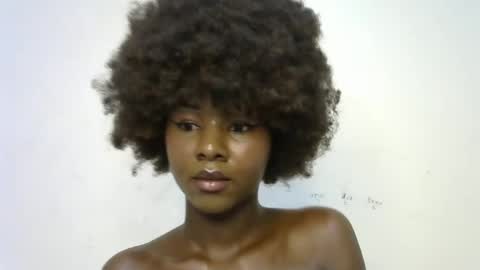 queen online show from 01/12/25, 01:05