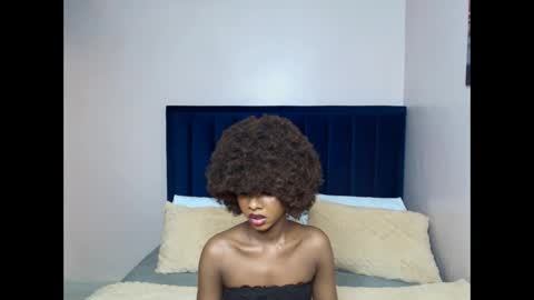 queen online show from 10/08/25, 01:47