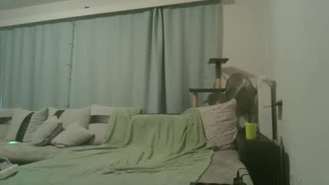 creamybiscuits12 online show from 10/04/25, 04:49