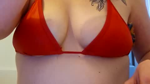 Snapshot of creamymilf11 chatting on 09/28/25, 01:55 creamymilf11 online show from 09/28/25, 01:55