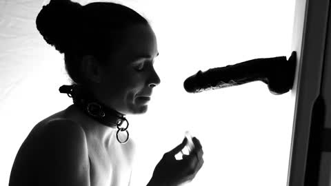 Creature Marie online show from 11/28/25, 02:58