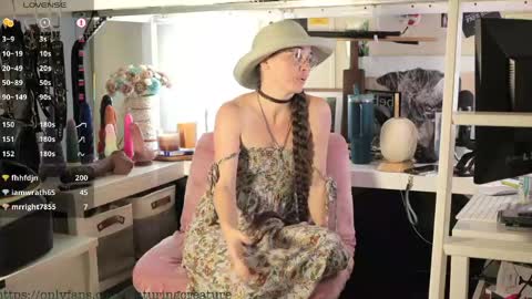 Creature Marie online show from 05/19/26, 01:56