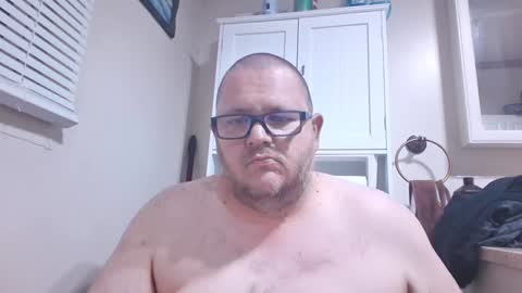 Snapshot of creeeping_death chatting on 12/29/24, 03:22 The hopeless romantic online show from 12/29/24, 03:22