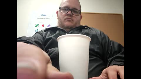 Snapshot of creeeping_death chatting on 01/03/25, 02:43 The hopeless romantic online show from 01/03/25, 02:43