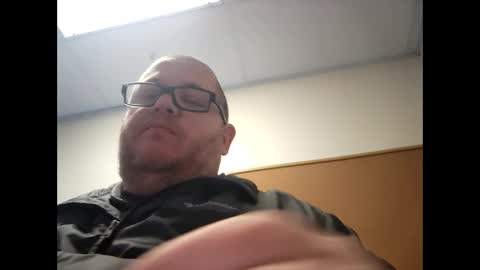 Snapshot of creeeping_death chatting on 01/03/25, 08:22 The hopeless romantic online show from 01/03/25, 08:22