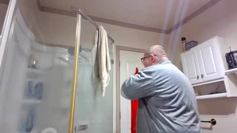 Snapshot of creeeping_death chatting on 02/28/25, 08:31 The hopeless romantic online show from 02/28/25, 08:31