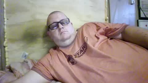 Snapshot of creeeping_death chatting on 11/17/25, 05:24 The hopeless romantic online show from 11/17/25, 05:24