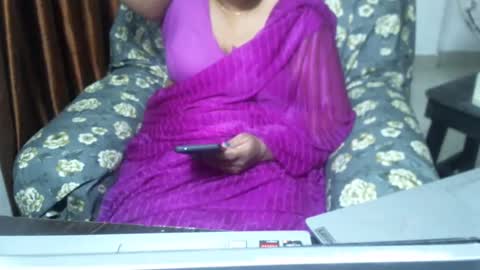 Snapshot of crezybhabihot chatting on 01/31/25, 02:58 Sonika69 online show from 01/31/25, 02:58