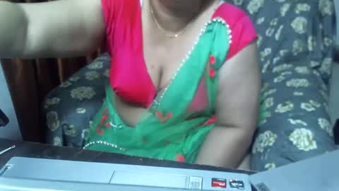 Snapshot of crezybhabihot chatting on 02/04/25, 10:54 Sonika69 online show from 02/04/25, 10:54