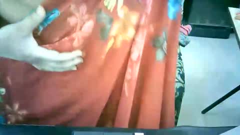 Snapshot of crezybhabihot chatting on 01/17/26, 10:53 Sonika69 online show from 01/17/26, 10:53