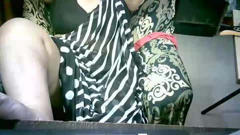 Snapshot of crezybhabihot chatting on 02/15/26, 09:22 Sonika69 online show from 02/15/26, 09:22