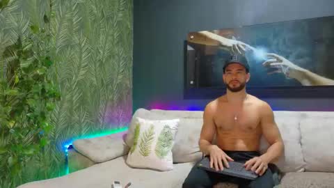 CRHISTIAN online show from 04/20/26, 04:54