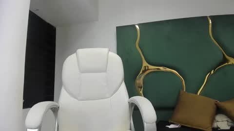 Criistaal   online show from 02/03/25, 08:24