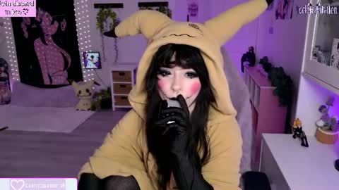 Crimson Kitten online show from 06/15/26, 12:24