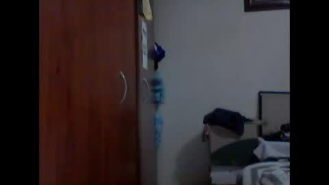 Snapshot of cris2428 chatting on 01/17/25, 01:04 cris2428 online show from 01/17/25, 01:04