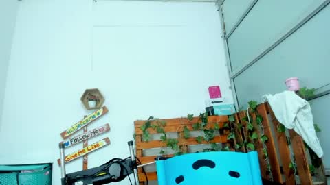 cris_dulce online show from 04/11/26, 06:23