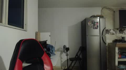 Snapshot of criscamiloo chatting on 06/23/26, 04:43 criscamiloo online show from 06/23/26, 04:43