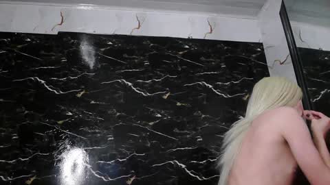crislingery_doll online show from 01/25/25, 11:44