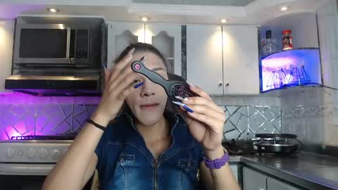 Snapshot of crisozzz chatting on 04/25/26, 05:43 Cristina Onazis online show from 04/25/26, 05:43
