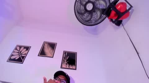 criss_zuri online show from 05/21/26, 11:50