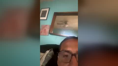 Snapshot of crissgee chatting on 07/19/26, 04:00 daddygee online show from 07/19/26, 04:00