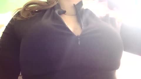 Snapshot of crisshantall chatting on 08/01/26, 08:41 crisshantall online show from 08/01/26, 08:41