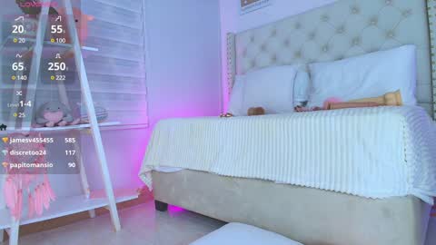 Snapshot of cristal_bunny chatting on 01/08/25, 03:29 Cristal online show from 01/08/25, 03:29